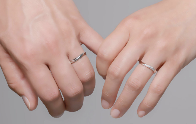 結婚指輪らしいデザインが、ペア感を引き立てる