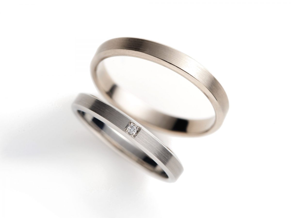 木蓮 白背景画像 結婚指輪