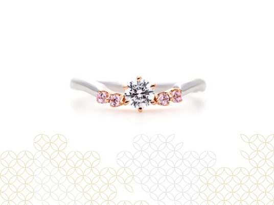 あったかいピンクサファイヤ婚約指輪