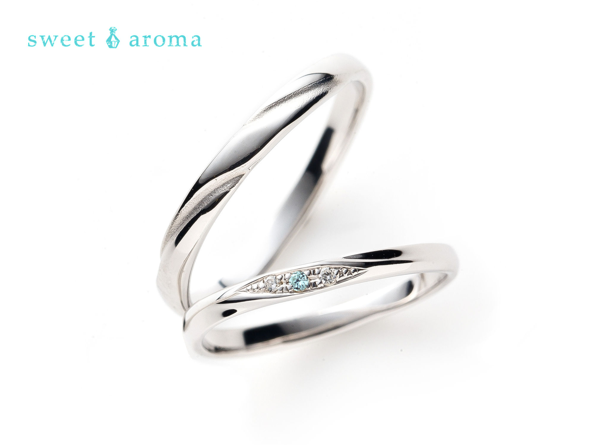 フローラル結婚指輪アイスブルーダイヤ