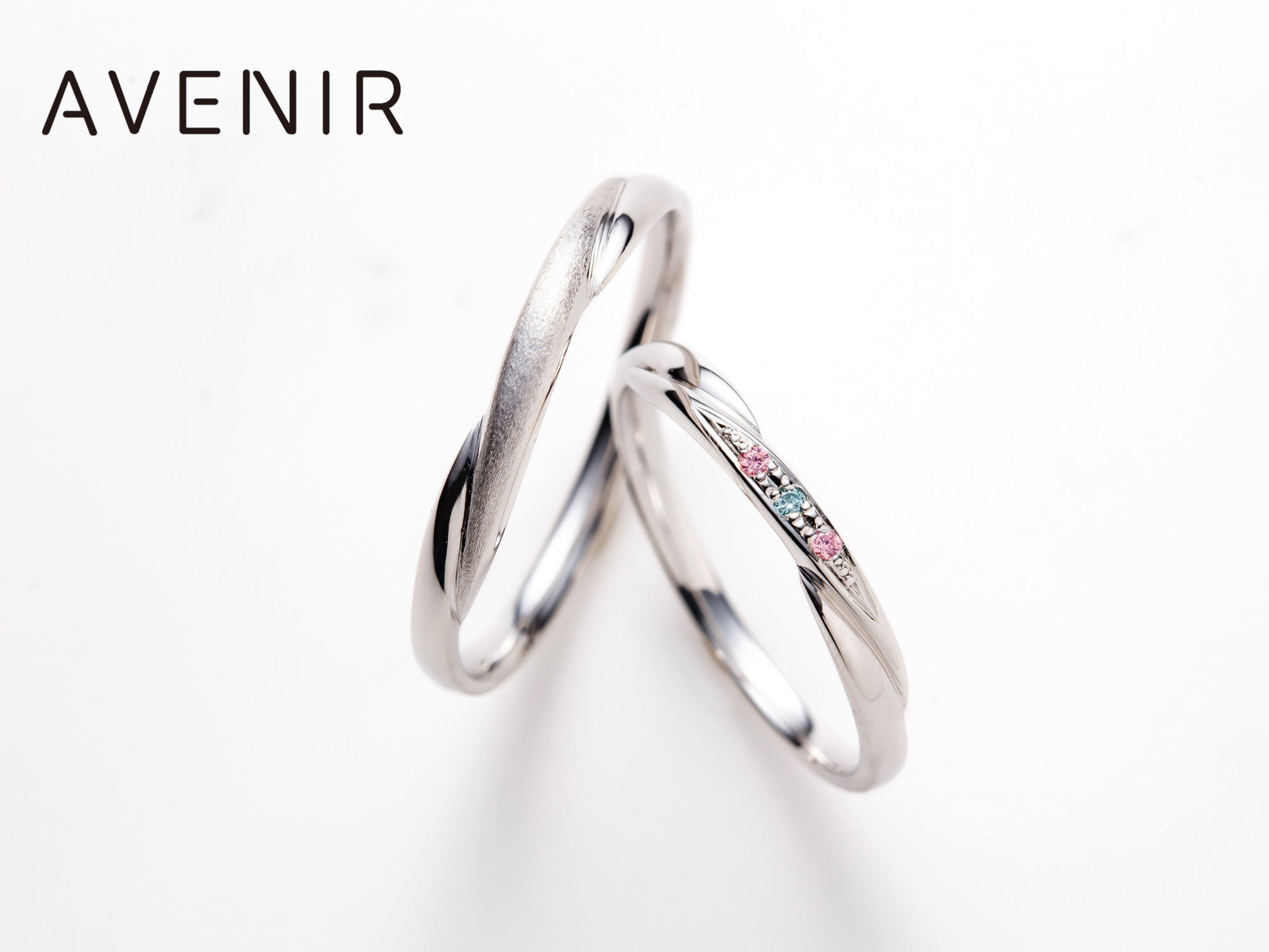 結婚指輪ピンクサファイヤ／アイスブルーダイヤ